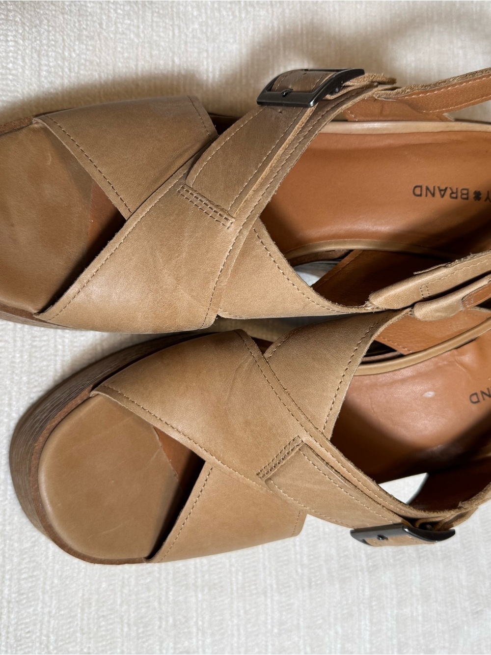 Lucky Brand Women's Tan Cross-Strap Leather Sandals with Buckle